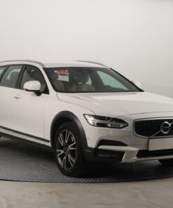Used Volvo V90 Cross Country 2017 D4 2.0 AWD 165,286 km 4x4 | AAA Auto Export