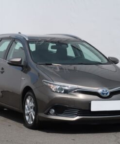 Used Toyota Auris 2016 Hybrid 40,405 km | AAA Auto Export