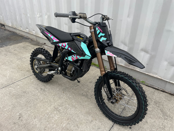 2025 Sur-Ron Hyper Bee 12/10 - Image 2