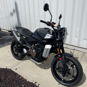 Alternative view of 2025 Husqvarna Svartpilen 801