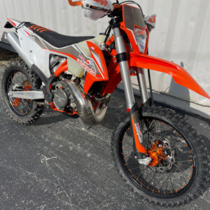 Alternative view of 2022 KTM 300 XC-W TPI Erzbergrodeo